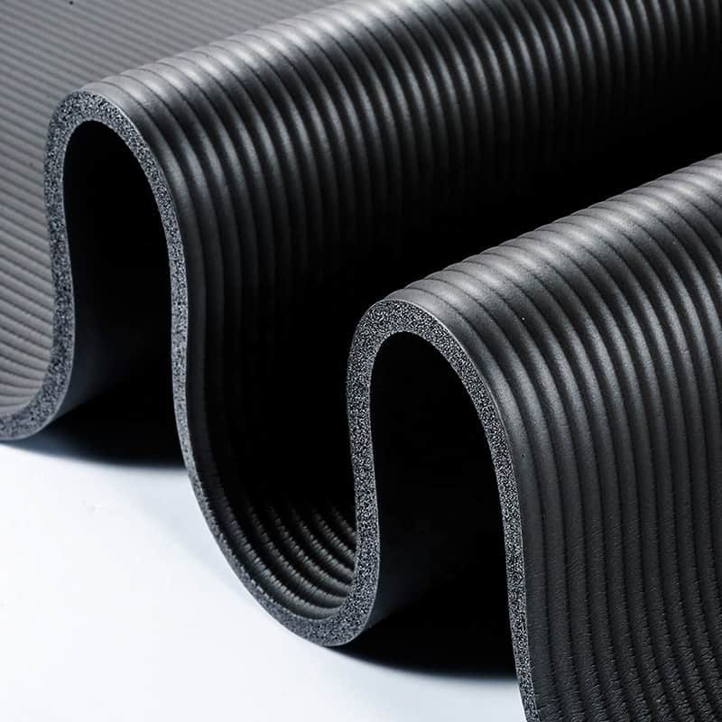 Træningsmåtte - 1,2 cm. Tyk, Skridsikker & huller til ophæng (Sort)